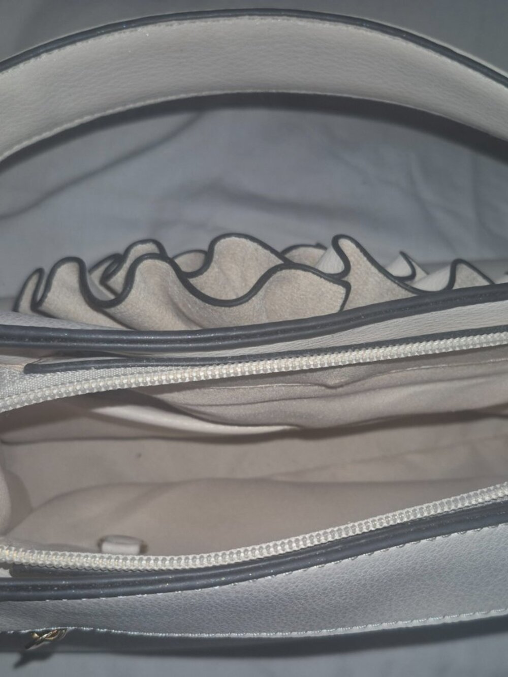 White Handbag with Large Flower on Front - Picture 3 of 7